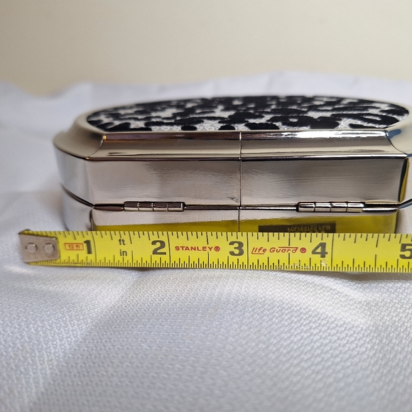 NWT Dmargeaux Brand " The Python in a Clutch. Platinum clutch bag. - Picture 2 of 7